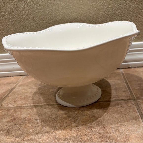 Pottery Barn Emma Beaded Stoneware Footed Serving Bowl, LIKE NEW - Picture 2 of 6